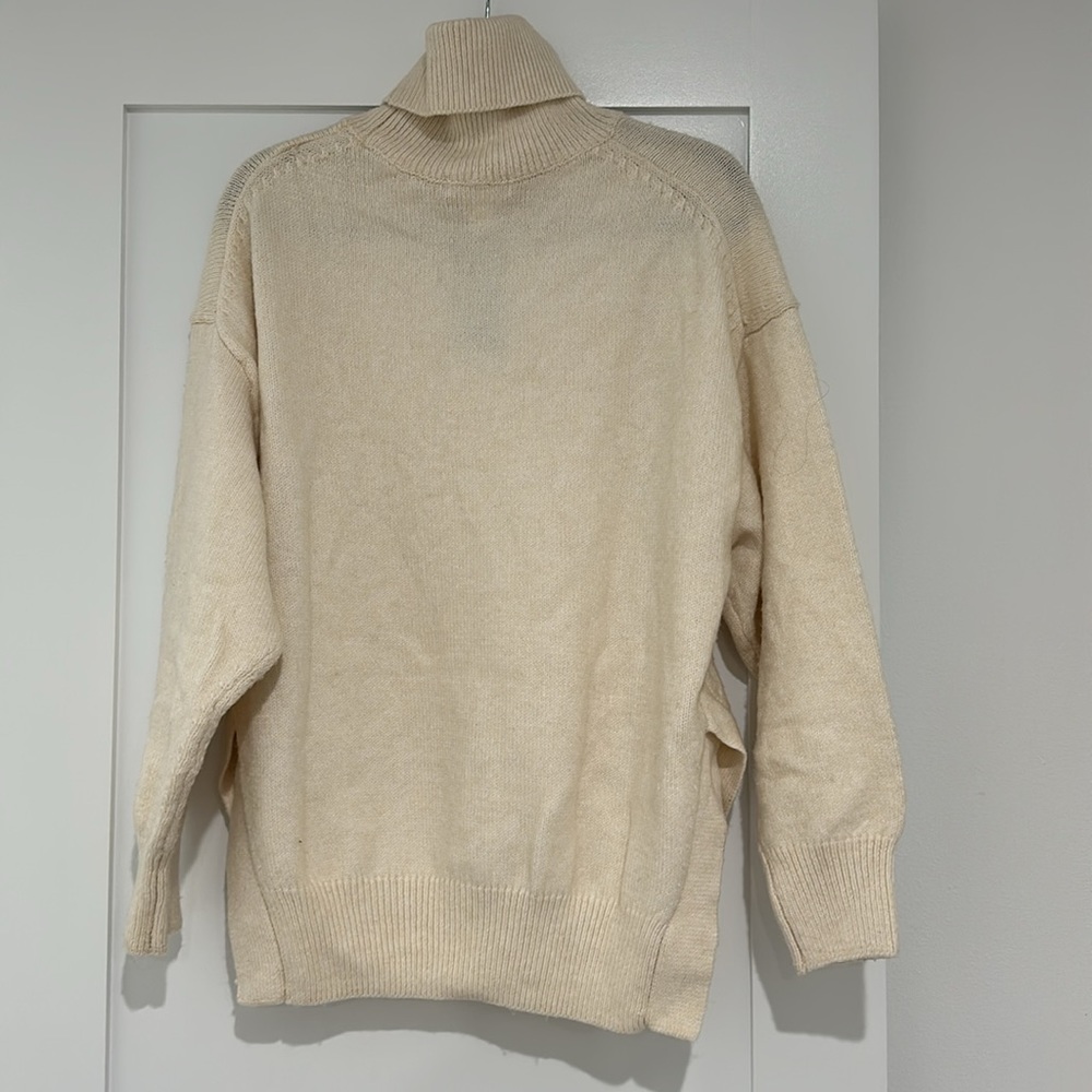 H&M Sweater - Picture 2 of 3